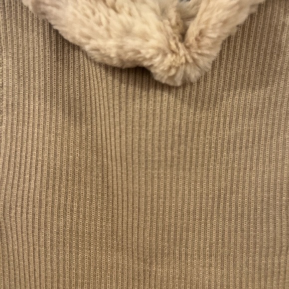 Revue Rabbit Fur Vest beautiful beige tan color perfect for spring - Picture 5 of 5